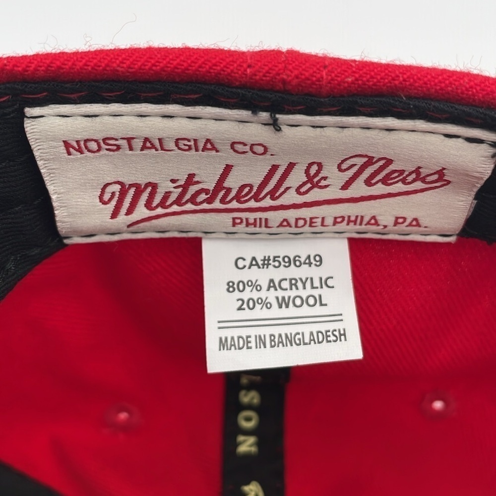 Mitchell & Ness - NBA Raptors Snapback Hat - Red - Picture 10 of 12
